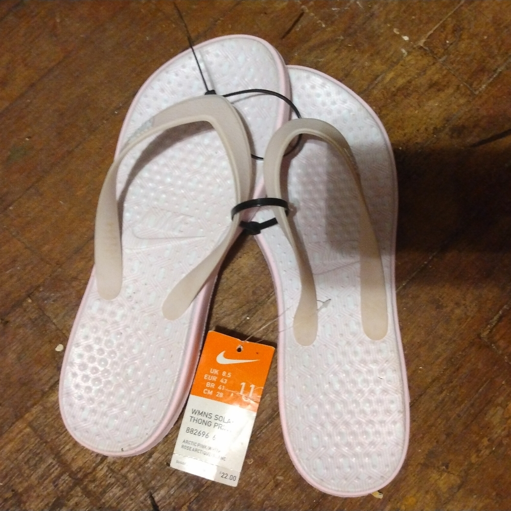 Women's Nike sandals. Brand New size 10.